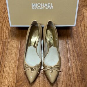NWT Michael Kors, Nancy, mid pump heels, size 7